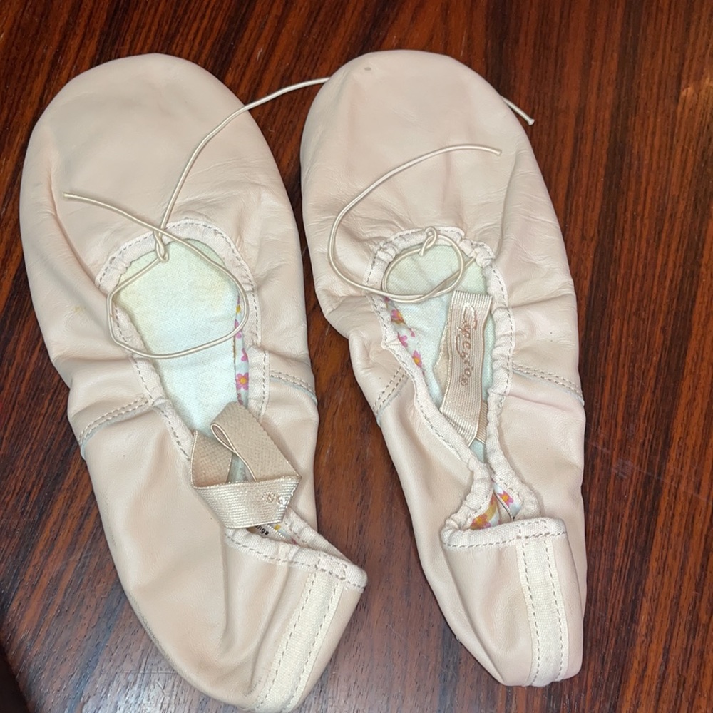 Capezio ballet slippers size 10